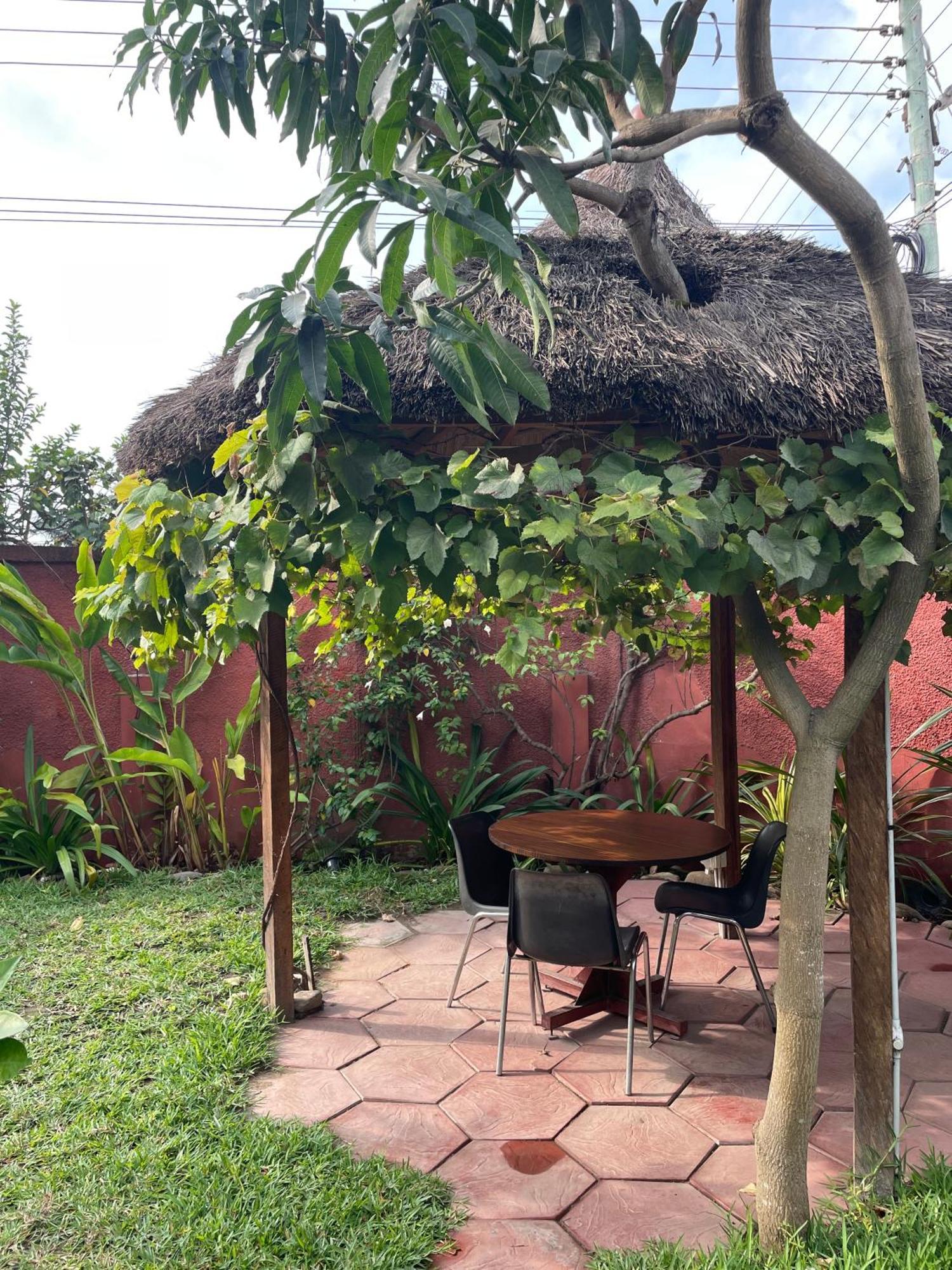 Hechtech House Appartement Accra Buitenkant foto